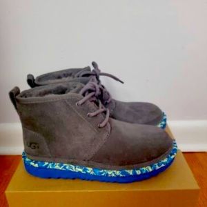 UGG BOY NEUMEL ll PAINT SWIRL BOOTS SIZE 8